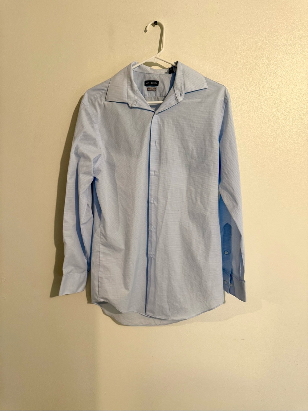 Van heusen fitted wrinkle free men’s M light blue button down shirt long sleeve